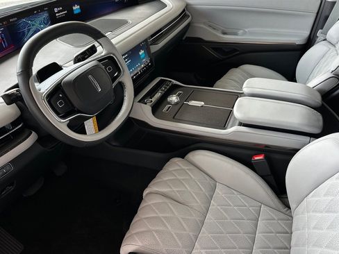 New 2026 Lincoln Navigator L Black Label AWD/4WD image 9