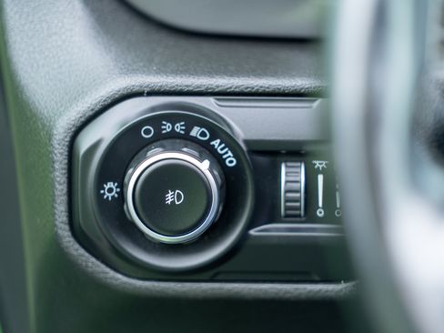 Used 2020 Jeep Wrangler Unlimited Sahara AWD/4WD image 16