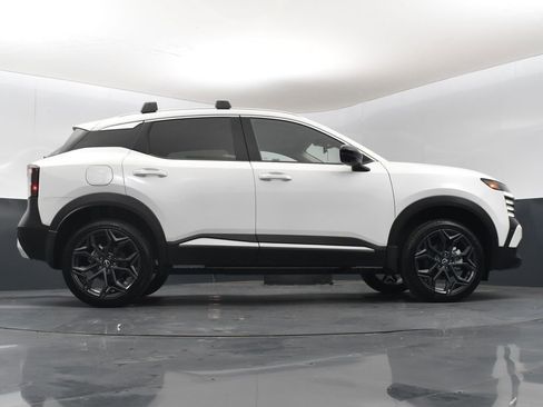 New 2026 Nissan Kicks SR w/ Illumination Package FWD image 43