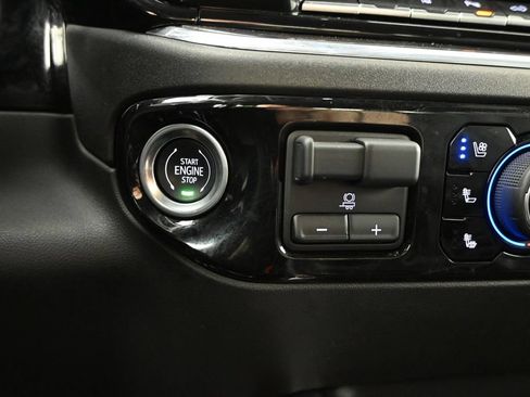 Used 2025 Chevrolet Silverado 3500 LTZ w/ LTZ Convenience Package AWD/4WD image 29