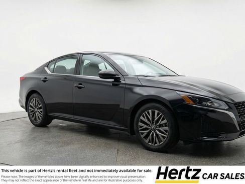 Used 2025 Nissan Altima 2.5 SV image 1