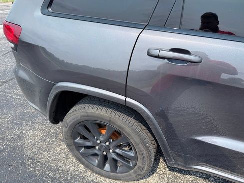 Used 2018 Jeep Grand Cherokee Altitude AWD/4WD image 12