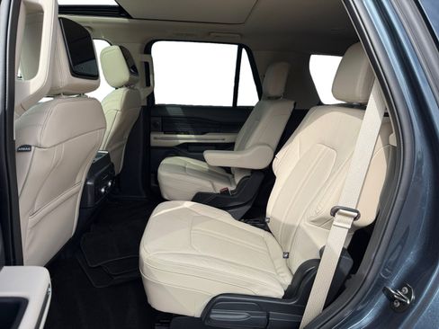 Used 2022 Ford Expedition Platinum AWD/4WD image 16