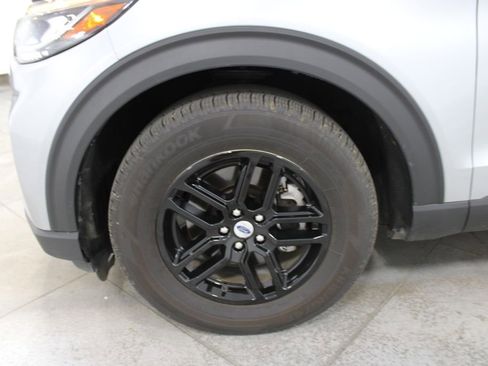 Used 2025 Ford Explorer Active image 39