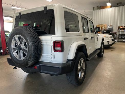 Used 2019 Jeep Wrangler Unlimited Sahara w/ Uconnect 4C Nav & Sound Group AWD/4WD image 6