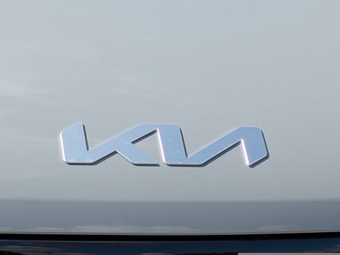 New 2026 Kia Carnival EX image 13