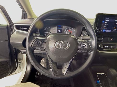 Used 2025 Toyota Corolla LE FWD image 13