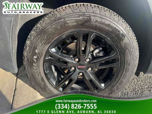 Used 2023 GMC Terrain AT4 image 34