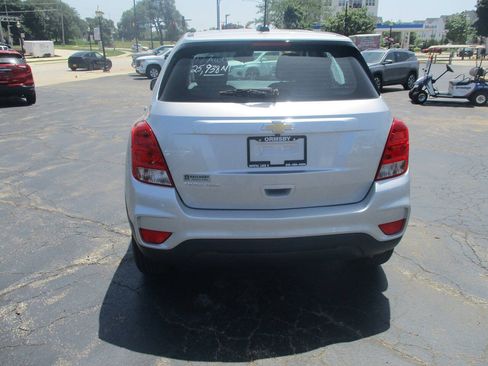 Used 2017 Chevrolet Trax LS AWD/4WD image 2