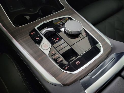 Used 2026 BMW X5 sDrive40i w/ Premium Package image 10