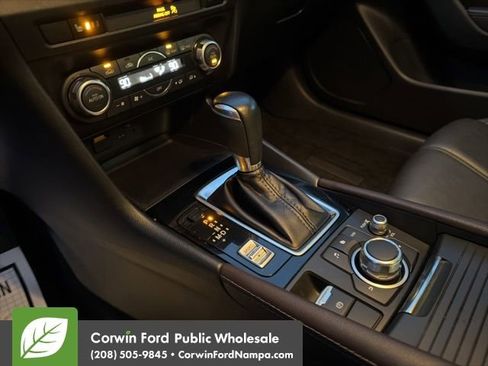 Used 2018 MAZDA MAZDA3 Touring image 20