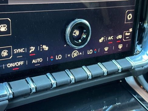 Used 2025 GMC Yukon Denali image 21