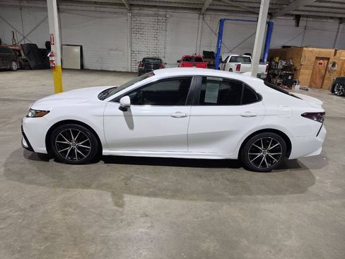 Used 2021 Toyota Camry SE FWD image 5