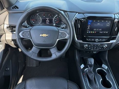 Used 2023 Chevrolet Traverse LT w/ Rear Camera Mirror Package FWD image 12