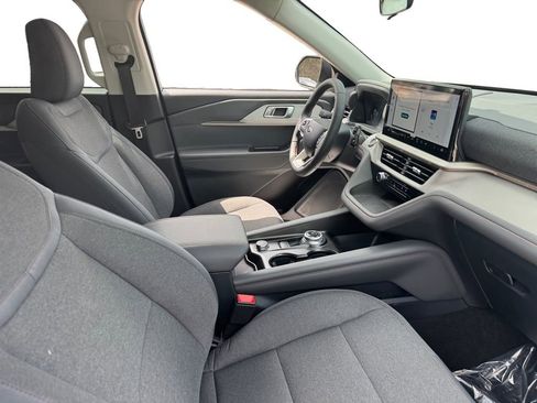 New 2026 Ford Explorer Active RWD image 18