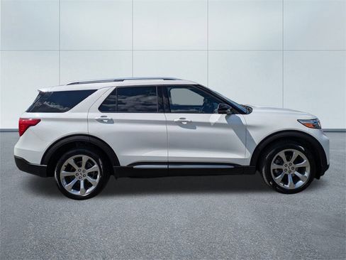 Used 2020 Ford Explorer Platinum w/ Premium Technology Package image 2