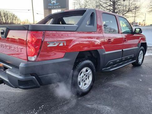 Used 2003 Chevrolet Avalanche 4x4 w/ Suspension Package, Off-Road image 5