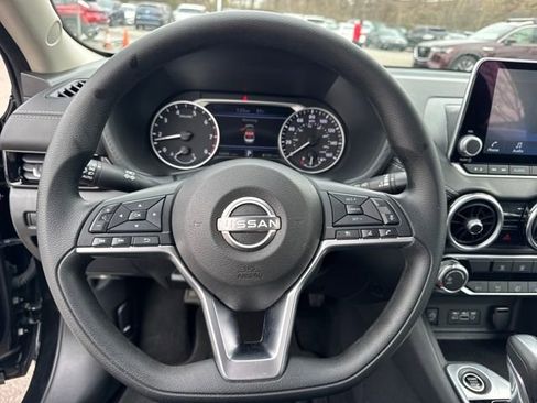 Used 2025 Nissan Sentra SV image 17