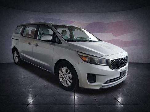 Used 2018 Kia Sedona L FWD image 7