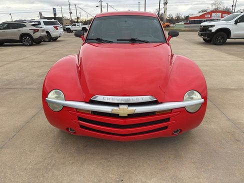 Used 2005 Chevrolet SSR w/ Preferred Equipment Group image 20