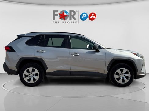 Used 2021 Toyota RAV4 LE image 6