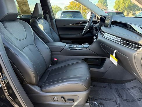 Used 2025 INFINITI QX60 Pure image 27