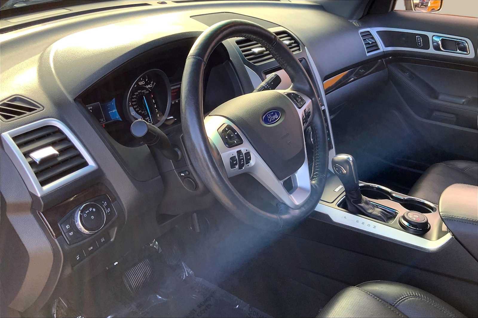 Used 2015 Ford Explorer Limited w/ Equipment Group 302A AWD/4WD image 17