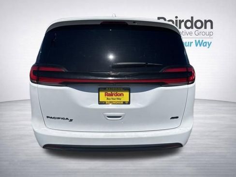 Used 2022 Chrysler Pacifica Touring w/ S Appearance Package AWD/4WD image 6