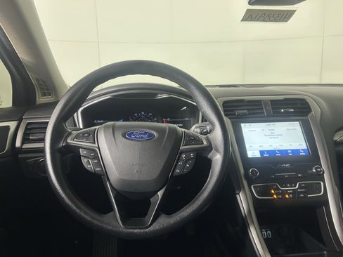 Used 2020 Ford Fusion SE image 13