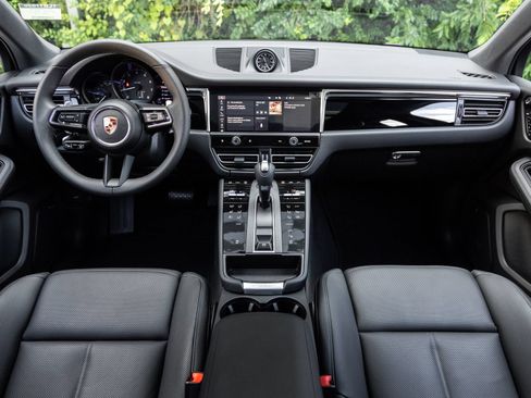Certified 2026 Porsche Macan AWD/4WD image 12