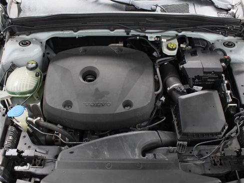 Used 2019 Volvo XC40 T5 Momentum image 20