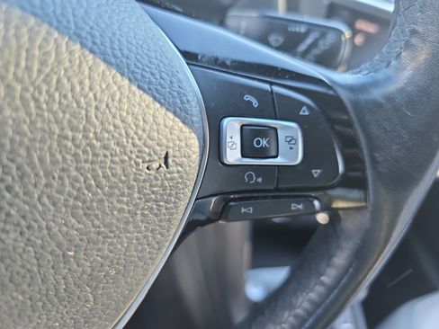 Used 2018 Volkswagen Tiguan SE image 18