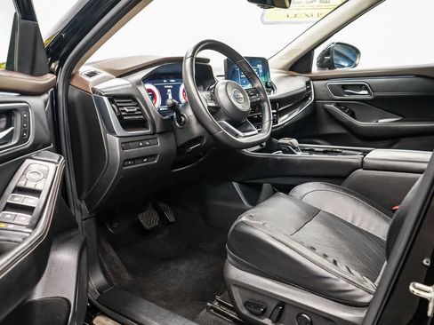 Used 2021 Nissan Rogue Platinum image 18