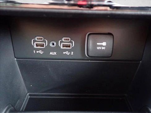 New 2025 Jeep Grand Cherokee Limited w/ Black Appearance Package image 24