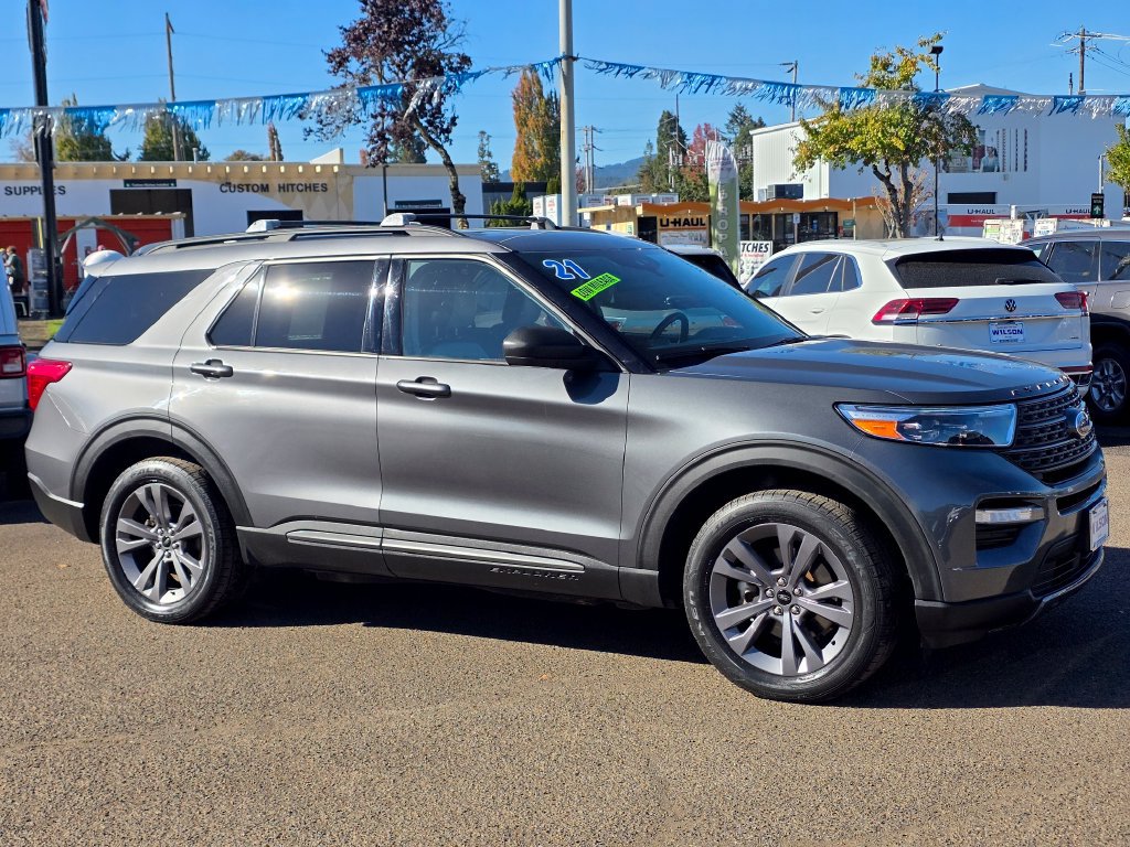 Used 2021 Ford Explorer XLT w/ Equipment Group 202A AWD/4WD image 3