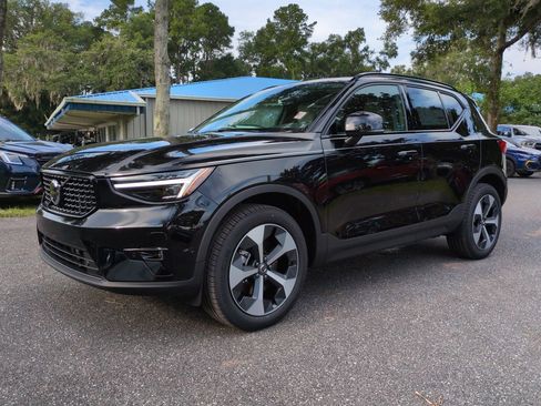 New 2025 Volvo XC40 B5 Plus w/ Protection Package Premier image 8