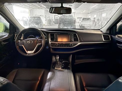 Used 2015 Toyota Highlander Limited AWD/4WD image 10