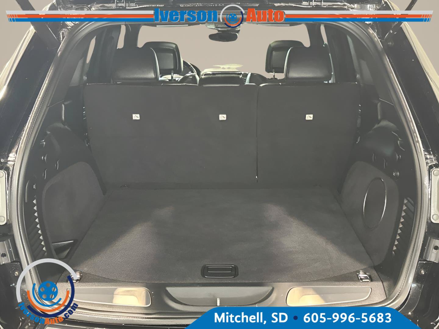 Used 2020 Jeep Grand Cherokee Overland AWD/4WD image 32