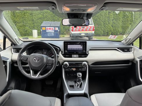 Used 2019 Toyota RAV4 XLE Premium w/ Cold Weather Package AWD/4WD image 15