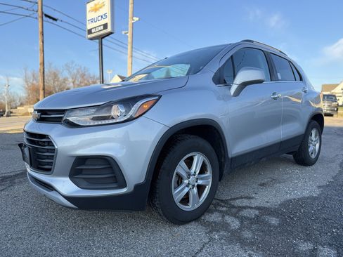 Used 2019 Chevrolet Trax LT w/ LT Convenience Package image 2
