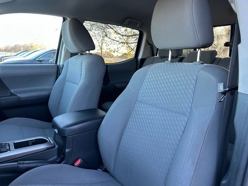 Used 2020 Toyota Tacoma SR5 image 12