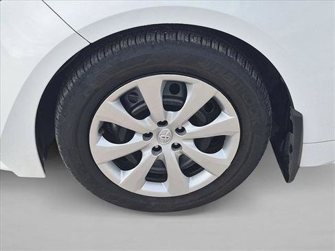 Used 2025 Toyota Corolla LE FWD image 21
