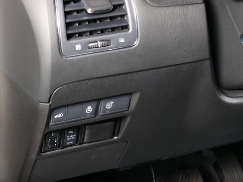 Used 2018 Nissan Armada Platinum image 18