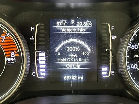 Used 2019 Jeep Cherokee Latitude Plus w/ Cold Weather Group image 30