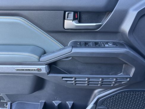 Used 2024 Toyota Tacoma Trailhunter image 9