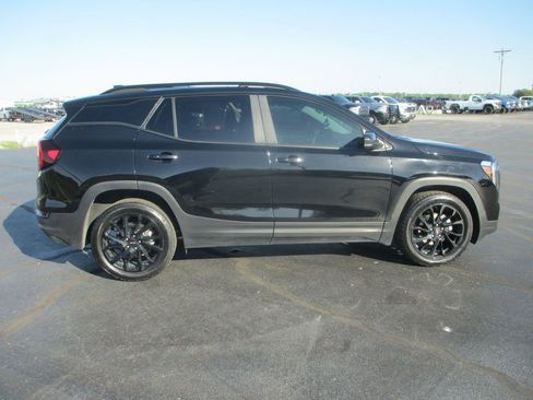 Used 2024 GMC Terrain SLE w/ Elevation Edition image 5