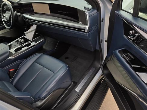 Used 2025 Cadillac Escalade IQ Sport 2 w/ LPO, ONYX Package image 7