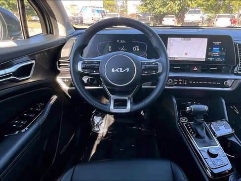Used 2025 Kia Sportage EX FWD image 7