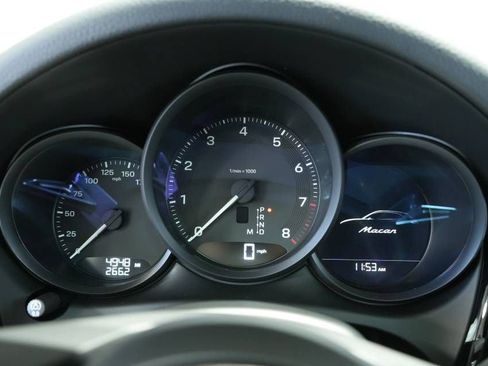 Certified 2025 Porsche Macan AWD/4WD image 14