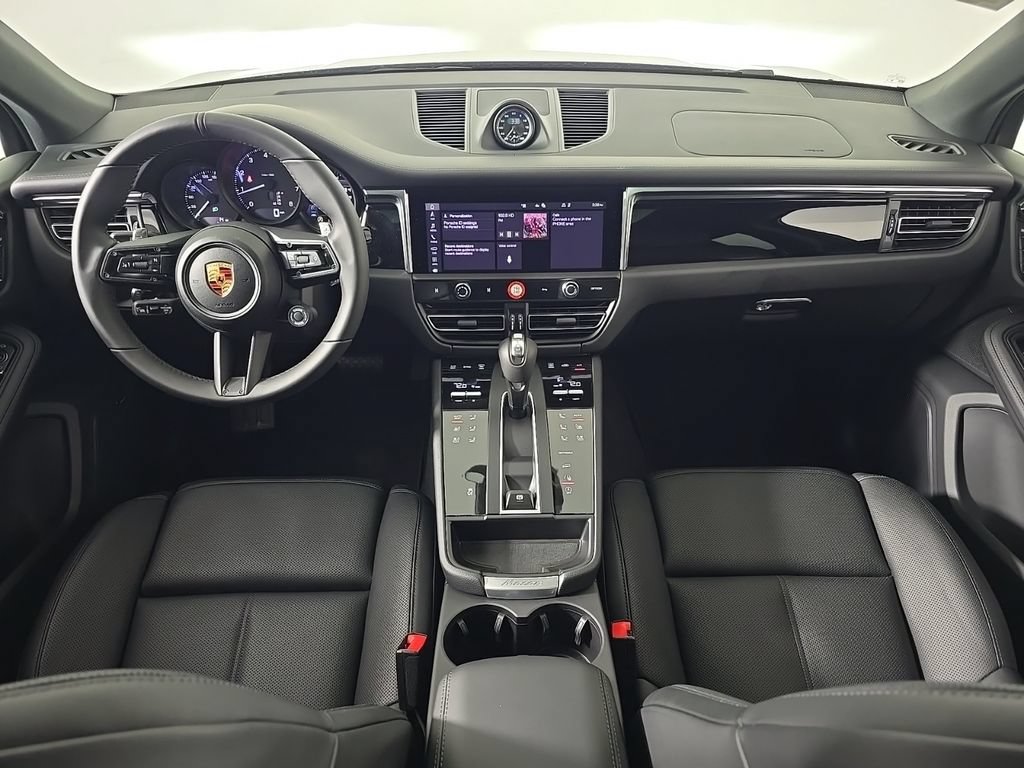 Certified 2026 Porsche Macan AWD/4WD image 28